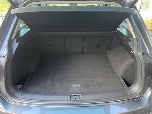 Volkswagen TIGUAN 1.4 TSI ACT 150 pk R-Line | Panoramadak | 1800 kg trekgewicht | Side Assist | Head Up | Trekhaak | Camera | ACC | Stoelverwarming | Active info Display