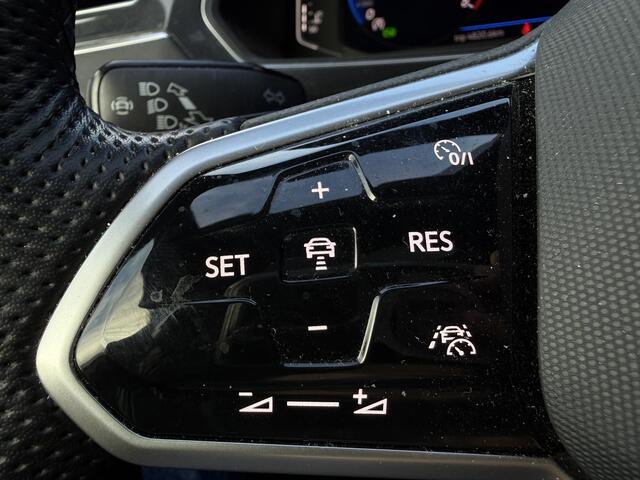 Volkswagen TIGUAN 1.5 TSi 150 Pk Automaat R-Line Business+ | IQ.Light Matrix LED | Panoramadak | Virtual Cockpit | Elektrische Stoelen | Trekhaak | 19 Inch | Leder | Camera | 39.655 KM!!