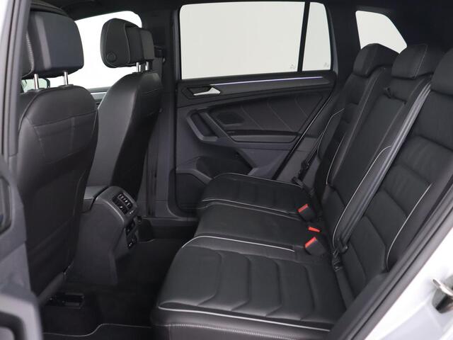 Volkswagen TIGUAN 1.4 TSI eHybrid R-Line | Panoramadak | Leder | Trekhaak | 360 Camera | Sfeerverlichting | Adaptive cruise | 20'' | Carplay | Adaptief onderstel | Matrix LED | Park Assist | PHEV | Plug In