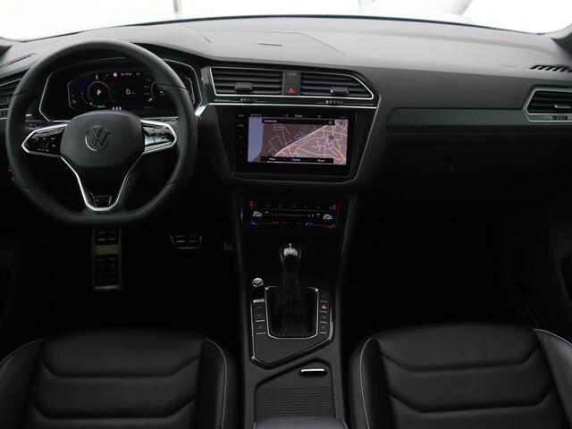 Volkswagen TIGUAN 1.4 TSI eHybrid R-Line | Panoramadak | Leder | Trekhaak | 360 Camera | Sfeerverlichting | Adaptive cruise | 20'' | Carplay | Adaptief onderstel | Matrix LED | Park Assist | PHEV | Plug In