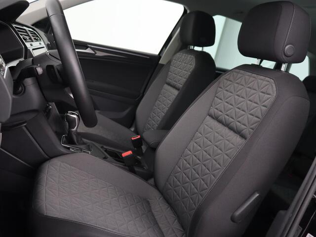 Volkswagen TIGUAN 1.4 TSI eHybrid Style | Stoelverwarming | Camera | Adaptive cruise | Carplay | Sfeerverlichting | Full LED | Navigatie | Park Assist | DAB | Stuurverwarming | PHEV | Plug In