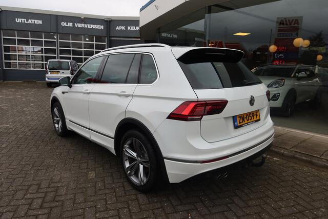 Volkswagen TIGUAN 1.5 TSI ACT Highline Business R-LINE I PANORAMA I TREKHAAK I NL-AUTO !