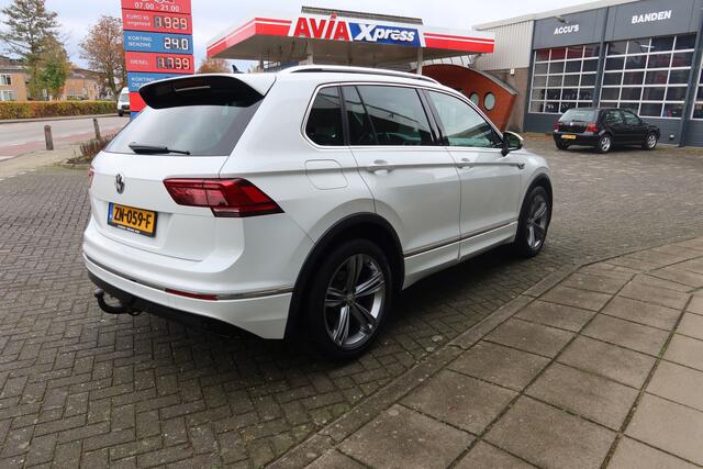 Volkswagen TIGUAN 1.5 TSI ACT Highline Business R-LINE I PANORAMA I TREKHAAK I NL-AUTO !