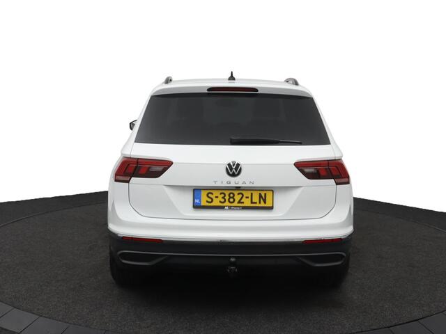 Volkswagen TIGUAN 1.5 TSI Life Business | Trekhaak | Parkeercamera | Stoel/stuur verwarming |