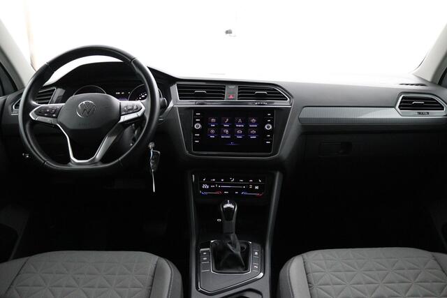 Volkswagen TIGUAN 1.5 TSI Life Business | Trekhaak | Parkeercamera | Stoel/stuur verwarming |