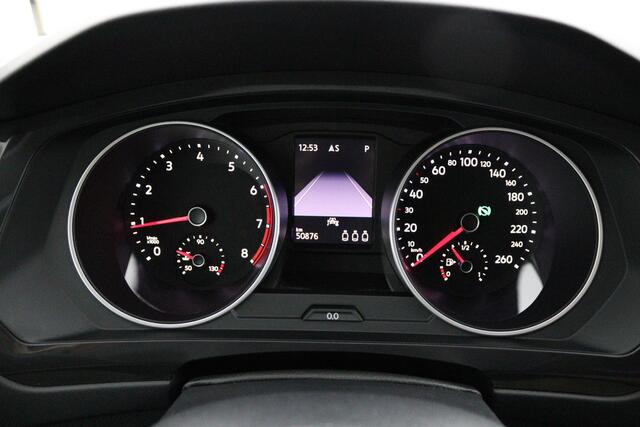 Volkswagen TIGUAN 1.5 TSI Life Business | Trekhaak | Parkeercamera | Stoel/stuur verwarming |