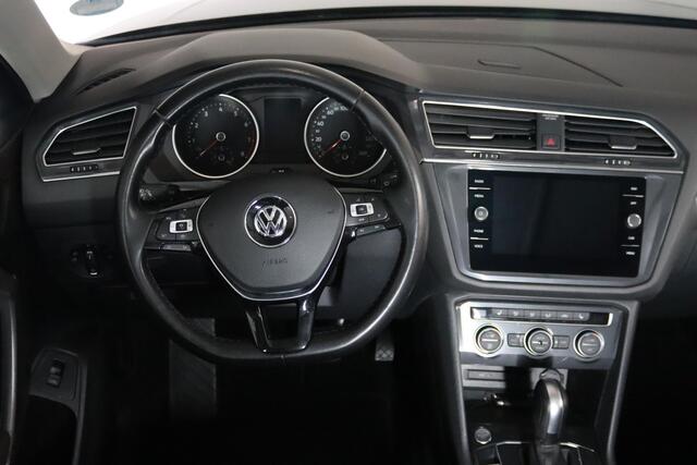 Volkswagen TIGUAN Allspace 1.5 TSI Comfortline Business 7-Persoons, Trekhaak, LED, Keyless, Navigatie,