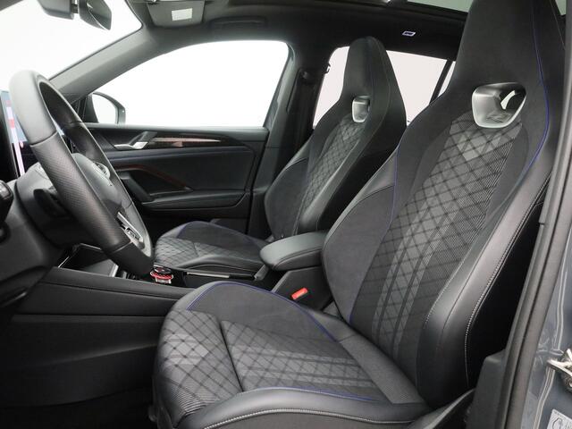 Volkswagen TIGUAN 1.5 eHybrid R-Line Edition | PANO | 360° | ADAPTIVE | HUD | IQ LIGHT | KEYLESS | STOELMASSAGE | STOEL- EN STUURVERW.