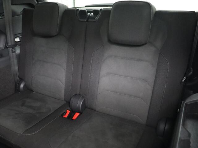 Volkswagen TIGUAN Allspace 1.5 TSI R Line 7-Persoons | Panoramadak | Stoelverwarming | Trekhaak | Massage | Keyless | 19'' | Camera | Carplay | Adaptive cruise | Full LED | Navigatie