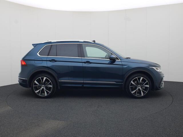 Volkswagen TIGUAN 1.4 TSIeHybrid 180kW/245PK R-Line DSG · Panoramadak · Leder · Trekhaak · Camera · Elektrische stoelverstelling ·