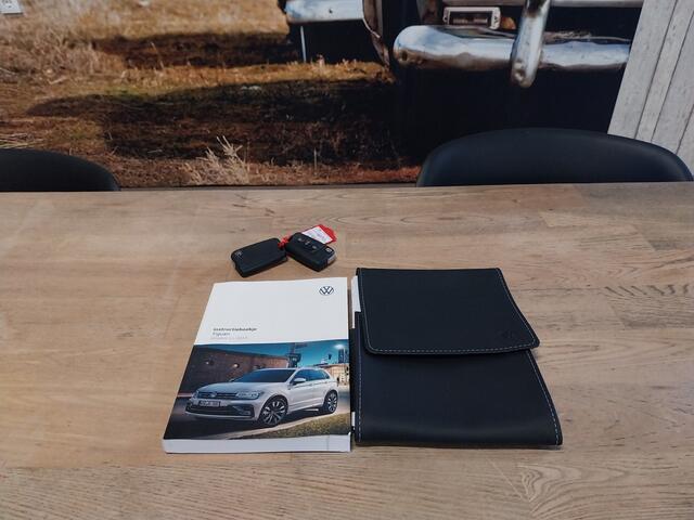 Volkswagen TIGUAN 1.5 TSI ACT Comfortline Business PANO DAK ADAPT CRUISE MASSAGE STOEL LED NAVI ECC