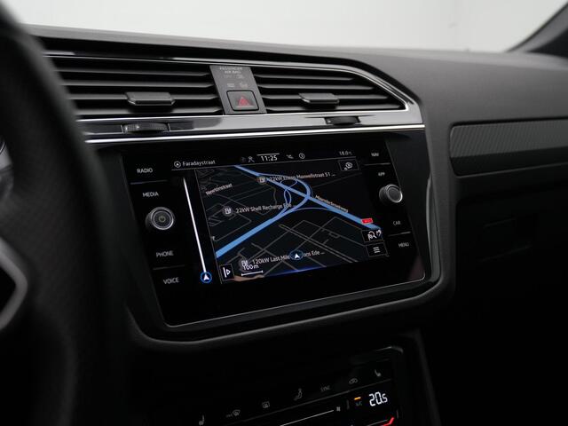 Volkswagen TIGUAN 1.4 TSI 245 pk DSG eHybrid R-Line Business+ | Panoramadak | Trekhaak | Rondomzicht camera | Stuur-/stoelverwarming | Navigatie