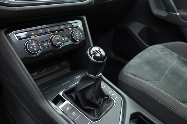 Volkswagen TIGUAN 1.4 TSI Connected Series | Pano | Elek. Trekhaak | Massage | CarPlay | Stoelverw. | Navi | Cruise Contr.