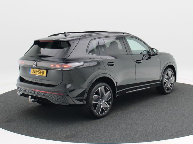 Volkswagen TIGUAN 1.5 eHybrid R-Line Edition 204 PK | Trekhaak | Panoramadak | Adaptieve Cruise Control | Stoel & Stuur Verwarming |