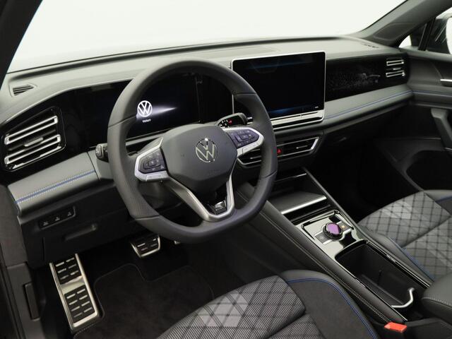 Volkswagen TIGUAN 1.5 eHybrid R-Line Edition 204 PK | Trekhaak | Panoramadak | Adaptieve Cruise Control | Stoel & Stuur Verwarming |