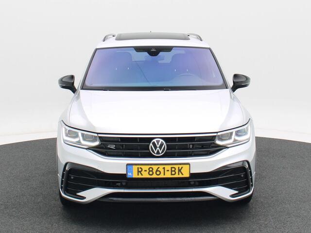 Volkswagen TIGUAN 1.5 TSi 150 Pk Automaat R-Line | Black Style | Panoramadak | Adaptive Cruise | Climate Control | Navigatie | Camera | Carplay | 20 inch | 34.670 Km!!