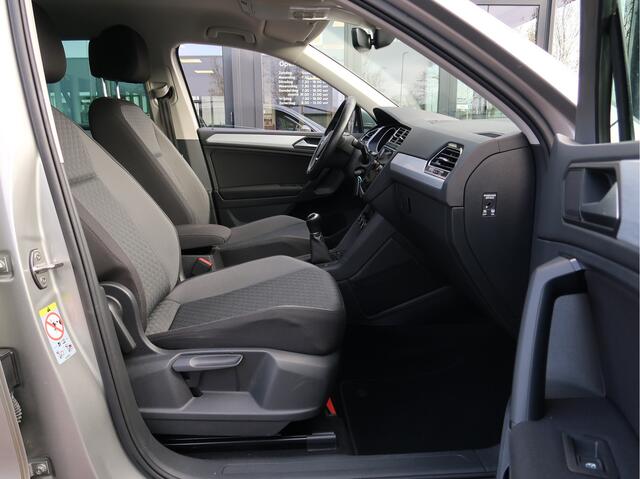 Volkswagen TIGUAN 1.5 TSI Comfortline Executive | Parkeersensoren | Led | Navigatie | Camera