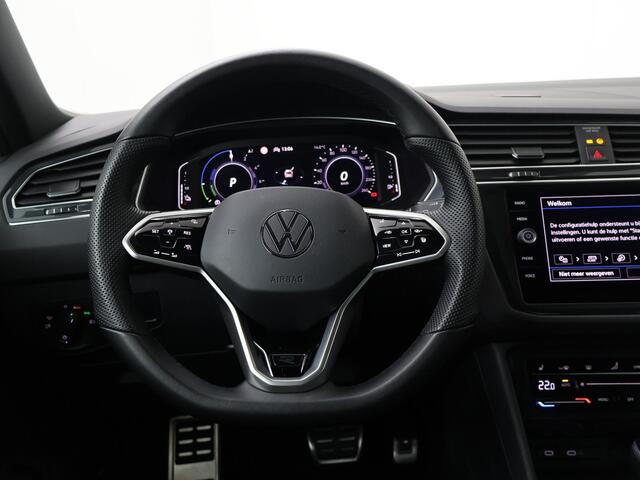 Volkswagen TIGUAN 1.4 TSI eHybrid R-Line Business | 245 PK | SoH 100% | Automaat | Multifunctioneel stuurwiel | Panoramadak | Trekhaak |