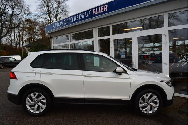 Volkswagen TIGUAN 1.5 TSI Life | Adaptive | CarPlay | Trekhaak | PDC V+A | Clima | Orig. NL |