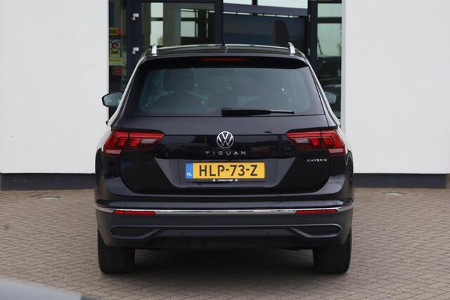 Volkswagen TIGUAN 1.4 TSI eHybrid Active 245PK / 180kW DSG, Wegklapbare trekhaak, achteruitrijcamera (rear view), elektrische achterklep (easy open en close), 18" 'Nizza' LMV, LED Matrix (IQ.Lights), alarm klasse III, keyless start & entry, rondomzicht camera (area view), 