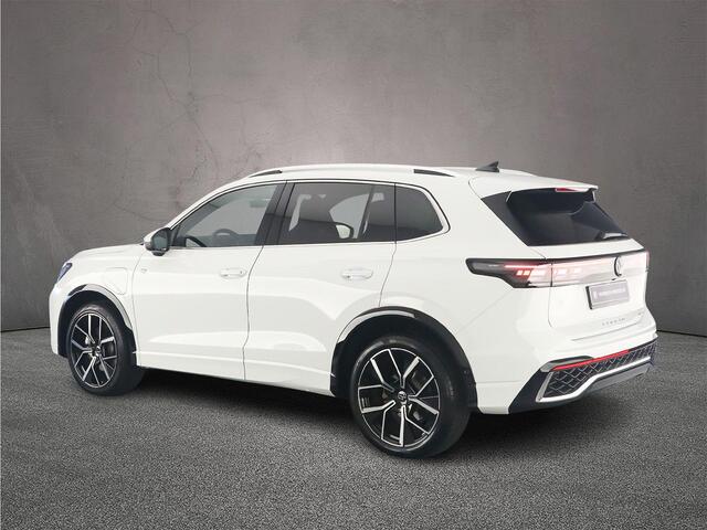 Volkswagen TIGUAN R-Line Business 1.5 TSI eHybrid 204pk DSG Automaat Trekhaak, Adaptive cruise control, Achteruitrijcamera, Navigatie, LED koplampen, Parkeersensoren