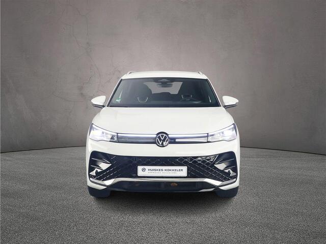 Volkswagen TIGUAN R-Line Business 1.5 TSI eHybrid 204pk DSG Automaat Trekhaak, Adaptive cruise control, Achteruitrijcamera, Navigatie, LED koplampen, Parkeersensoren