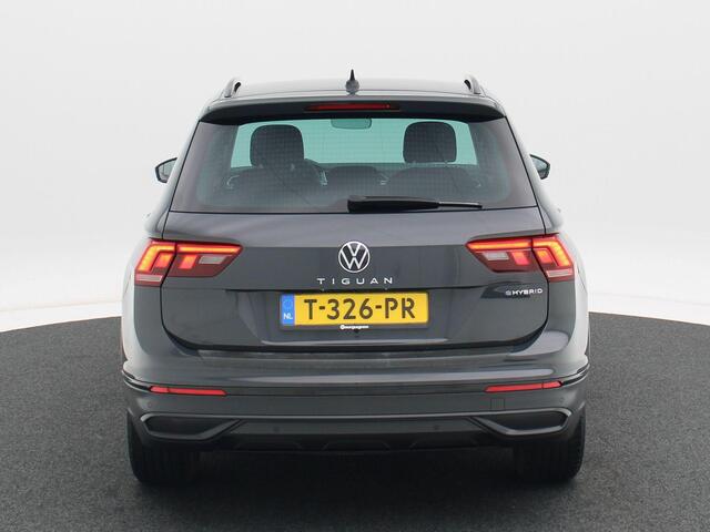 Volkswagen TIGUAN 1.4 TSi 245 Pk eHybrid Automaat Life | Adaptive Cruise | Camera | CarPlay | Climate | 18 Inch | Privacy Glass | 54.682 KM!!