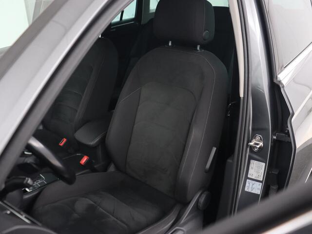 Volkswagen TIGUAN 1.4 TSI Highline | Stoelverwarming | Carplay | Adaptief LED | Virtual Cockpit | Navigatie | Adaptive cruise | Parkeerhulp | Climate control