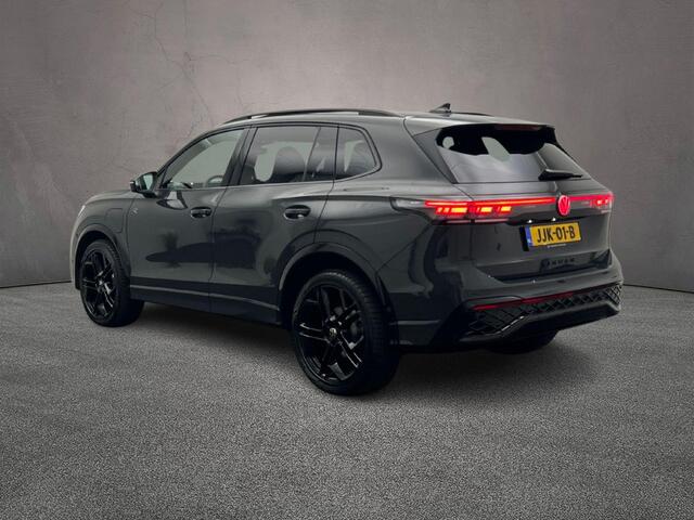 Volkswagen TIGUAN R-Line Edition 1.5 TSI eHybrid 204pk DSG Automaat Trekhaak, Black Style, Panoramadak, Adaptive cruise control, Navigatie, 360 camera, Achteruitrijcamera