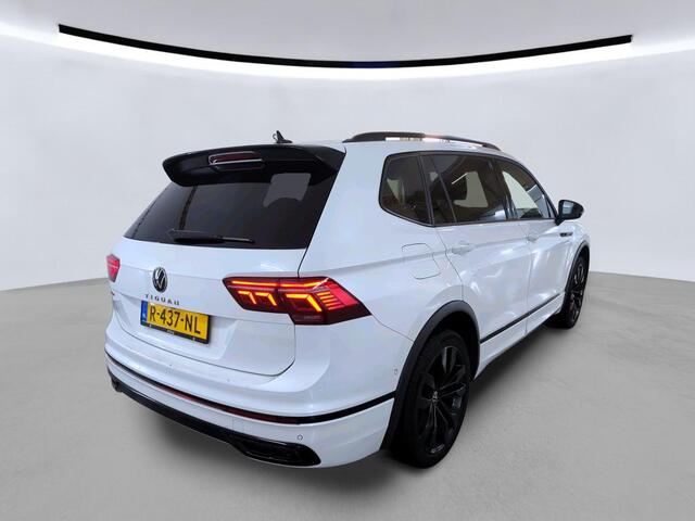 Volkswagen TIGUAN Allspace 1.5 TSI 150pk DSG R-Line Business+ 7p. / Panoramadak / Elek. Zwenbare Trekhaak / Elek Achterklep / Camera / LED / Virtual Cockpit Pro / 20"
