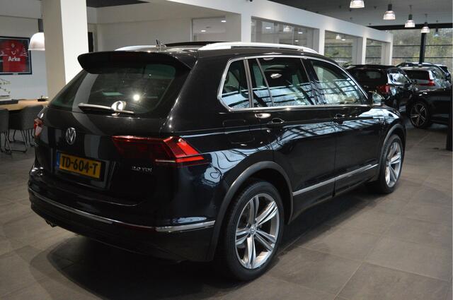 Volkswagen TIGUAN 2.0 TDI R-LINE navi leer pano camera trekhaak 19 inch !!