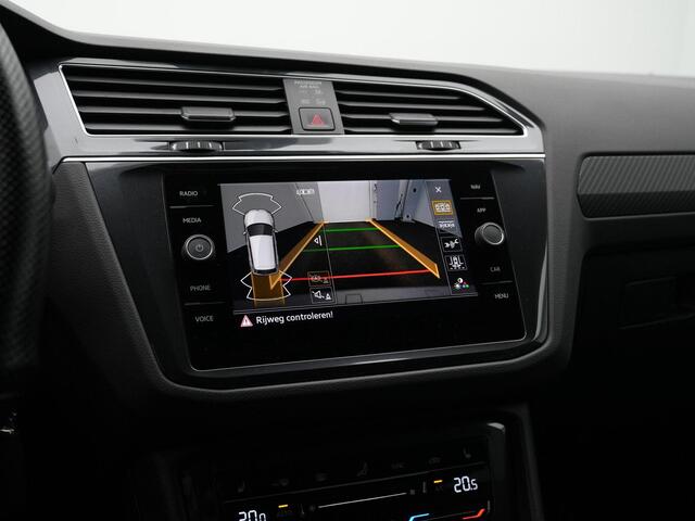 Volkswagen TIGUAN 1.4 TSI eHybrid 245 pk DSG R-Line Business | Panoramadak | Black Style | Trekhaak | Adaptief onderstel | IQ Light | Stuur-/stoelverwarming