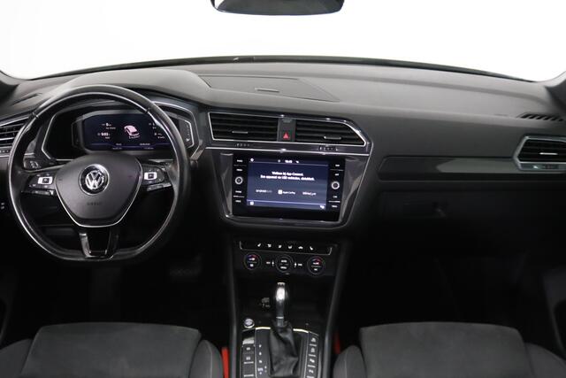 Volkswagen TIGUAN Allspace 1.5 TSI R-line 7-Persoons Trekhaak, Panorama dak, ACC, Virtual Cockpit, Apple Carplay/Android Auto, Alcantara