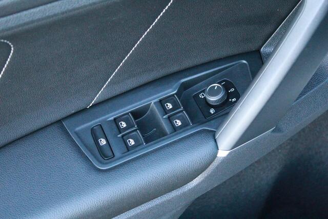 Volkswagen TIGUAN 2.0 TSI 4Motion R-line | ACC | Stoelverwarming |