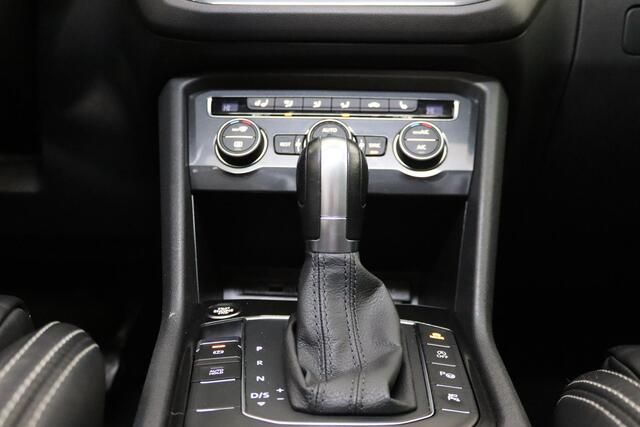 Volkswagen TIGUAN Allspace 1.5 TSI Highline R-line 7-Persoons , Trekhaak, Panoramadak, Lederen bekleding, Virtual Cockpit,