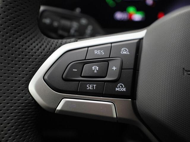 Volkswagen TIGUAN 1.5eHybrid 200kW/272PK R-Line DSG · Panoramadak · Trekhaak · Massagefunctie · Camera · Apple/Android Carplay · · Garantie t/m 25-03-2030 of 100000km.