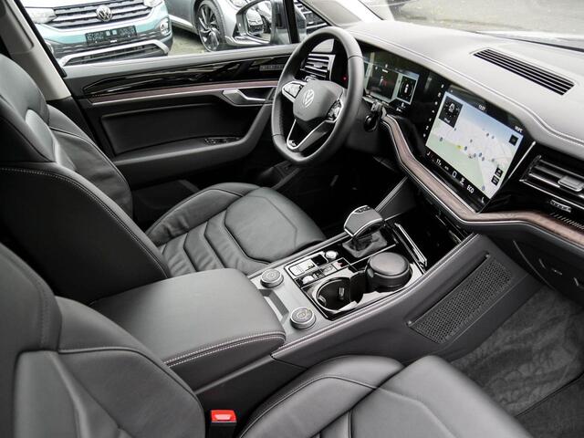 Volkswagen TOUAREG 3.0 TDI Elegance Grijs Kenteken ACC Luchtvering Comfortstoelen Trekhaak