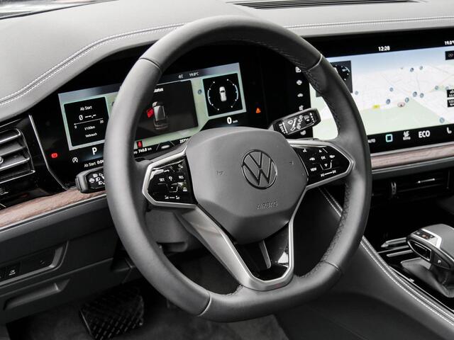 Volkswagen TOUAREG 3.0 TDI Elegance Grijs Kenteken ACC Luchtvering Comfortstoelen Trekhaak