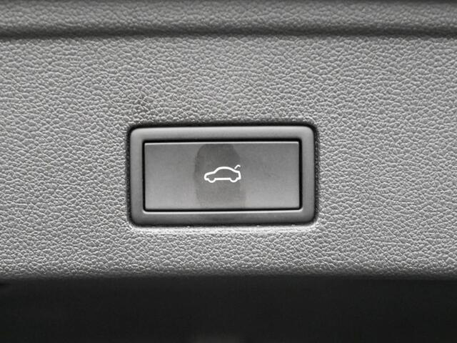 Volkswagen TOUAREG 3.0 TDI Elegance Grijs Kenteken ACC Luchtvering Comfortstoelen Trekhaak