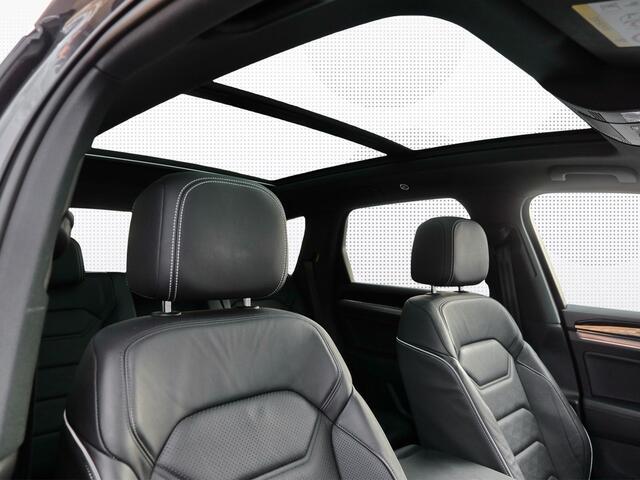 Volkswagen TOUAREG 3.0 TSi eHybrid 4M Elegance ACC Panoramadak Stoelkoeling Memory Trekhaak Camera
