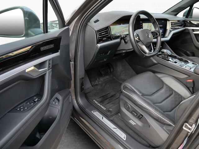 Volkswagen TOUAREG 3.0 TSi eHybrid 4M Elegance ACC Panoramadak Stoelkoeling Memory Trekhaak Camera