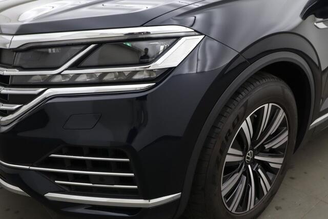 Volkswagen TOUAREG 3.0 TSi eHybrid 4MOTION ACC Panoramadak Luchtvering Comfortstoelen LED Matrix 19 Inch