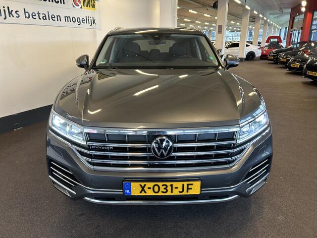 Volkswagen TOUAREG 3.0 TSi eHybrid 4MOTION | Panoramadak | Elek. inklapbare trekhaak | BTW AUTO | Adaptieve cruise control | Keyless | Lederen bekleding | Elek. verstelbare stoelen | Lane assist | Climate control | Apple carplay | Navigatie | Sfeerverlichting