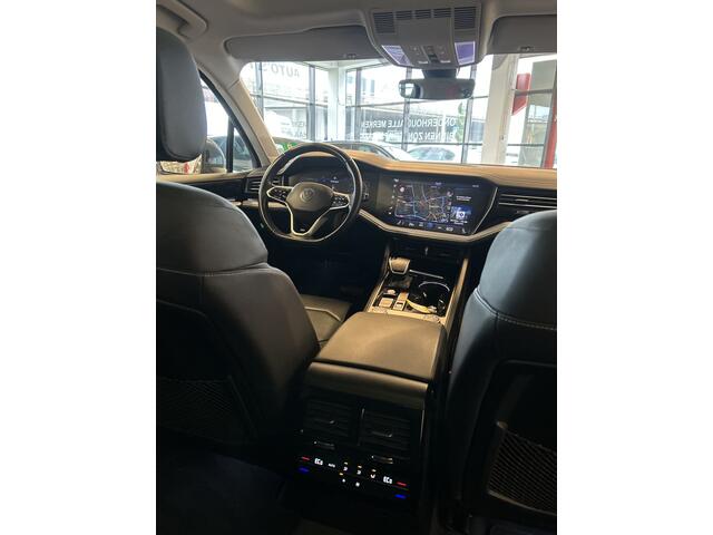 Volkswagen TOUAREG 3.0 TSi eHybrid 4MOTION | Panoramadak | Elek. inklapbare trekhaak | BTW AUTO | Adaptieve cruise control | Keyless | Lederen bekleding | Elek. verstelbare stoelen | Lane assist | Climate control | Apple carplay | Navigatie | Sfeerverlichting