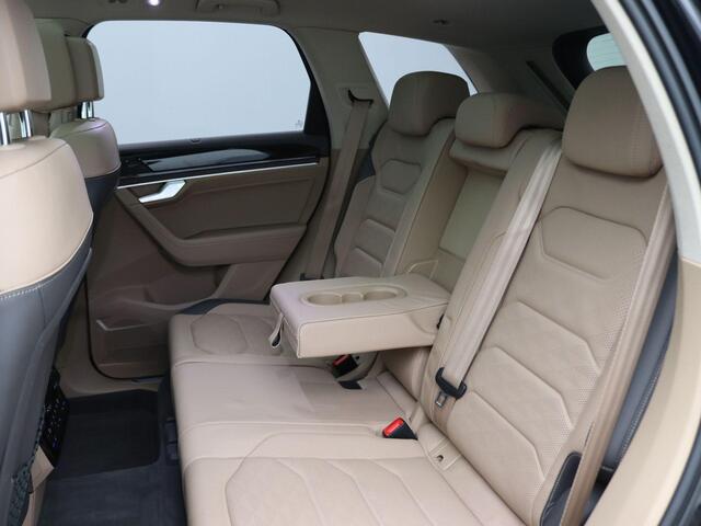 Volkswagen TOUAREG 3.0 TSi eHybrid Atmosphere 4MOTION 381PK DSG LED, Navigatie, Stoelverwarming v+a, Panorama Dak, Leder, 19"LMV, Trekhaak, 360gr. Camera