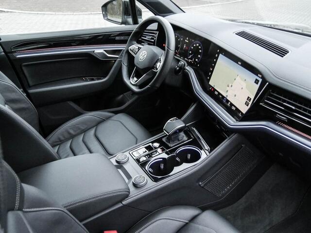 Volkswagen TOUAREG 3.0 TDI R-Line Grijs Kenteken ACC Luchtvering Trekhaak Comfortstoelen Head-Up Display