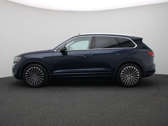 Volkswagen TOUAREG 3.0 TSi eHybrid 4MOTION Elegance 381PK DSG matrix led, trekhaak, 360gr. camera, nachtzicht, adaptive cruise, head-up, keyless, side assist, servosluiting portieren, luchtvering, 21" lichtmetaal