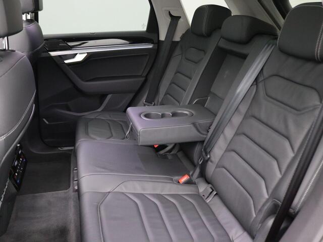 Volkswagen TOUAREG 3.0 TSi eHybrid 4MOTION Elegance 381PK DSG matrix led, trekhaak, 360gr. camera, nachtzicht, adaptive cruise, head-up, keyless, side assist, servosluiting portieren, luchtvering, 21" lichtmetaal