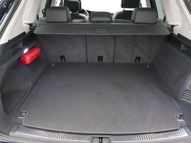 Volkswagen TOUAREG 3.0 TSi eHybrid 4MOTION Elegance 381PK DSG matrix led, trekhaak, 360gr. camera, nachtzicht, adaptive cruise, head-up, keyless, side assist, servosluiting portieren, luchtvering, 21" lichtmetaal