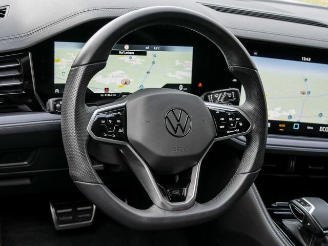 Volkswagen TOUAREG 3.0 TDI R-Line GRIJS KENTEKEN ACC LUCHTVERING TREKHAAK COMFORTSTOELEN HEAD-UP DISPLAY